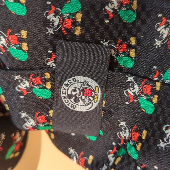 Santa Mickey Mouse Mickey & Co Necktie Disney Holiday Christmas 100% Silk - Picture 3 of 4